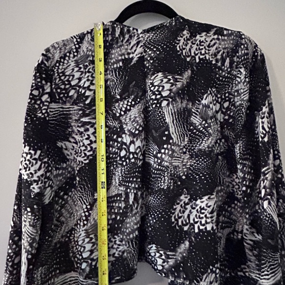 H & M • Black & White Womens Top • sz M - Picture 9 of 10